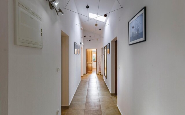 Amazing Home in Krnica with Hot Tub, WiFi & 4 Bedrooms