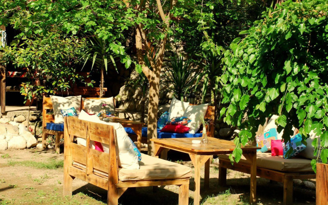 Dionysos Lodge