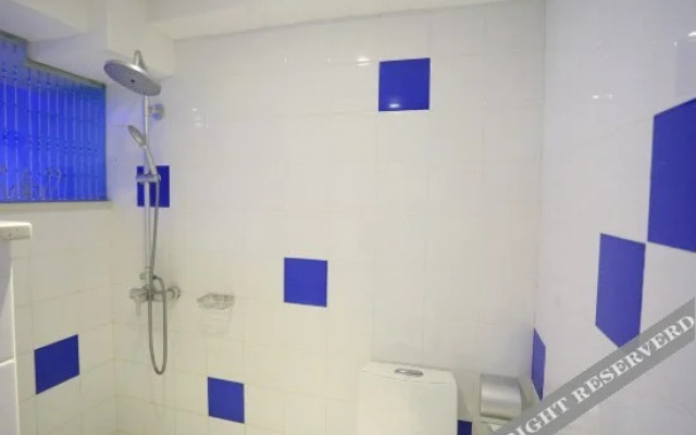 Chongqing Beiouchujian Couple Hotel(Guanyinqiao Pedestrian Street Light Rail Station Store)