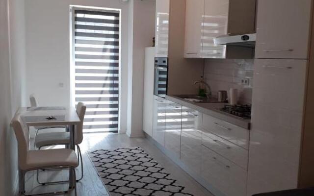 Apartament de lux cu curte si parcare