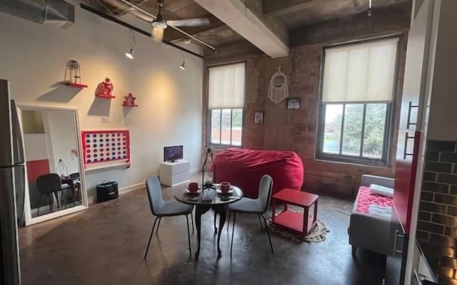 Artistico-Styled Studio Loft Sleeps 5
