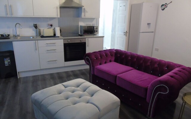 Inviting 1-bed Ground Floor Apartment in Bolton