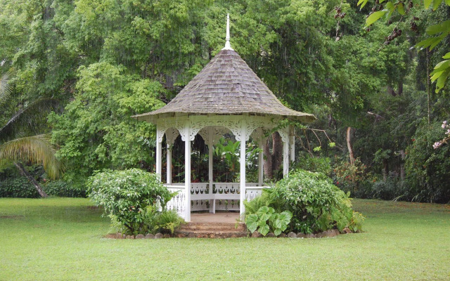 Inn at Shaw Park Gardens & Waterfalls