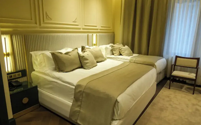 Sur Royals Hotel's