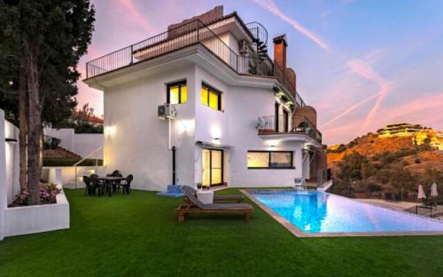 N&A Benalmádena Stunning 2bdr Villa with Sea Views