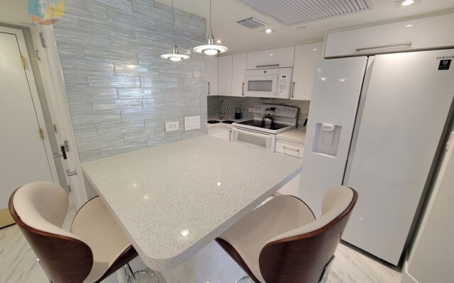 Alexander 611 3 Bedroom Apts by RedAwning