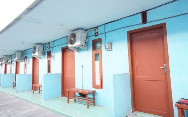 OYO Life 93017 Kost H Soeroso