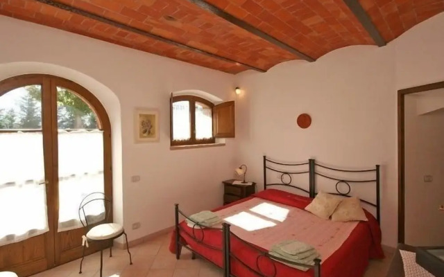 Spacious Farmhouse in Pienza with Swimming Pool