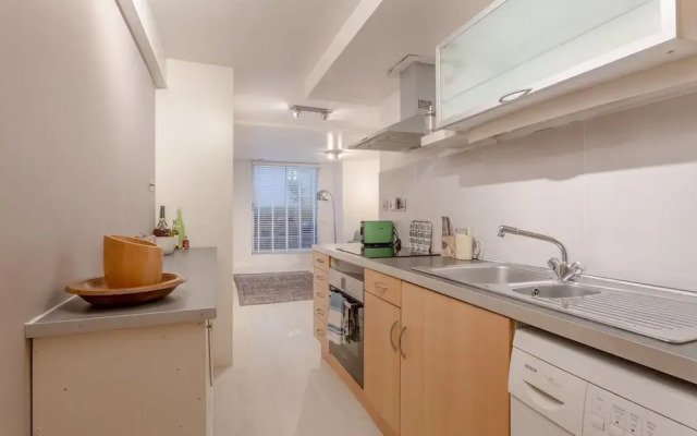 Beautiful 4 Bedroom London Riverside House