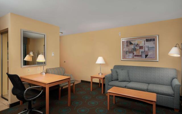 Hampton Inn & Suites Canton