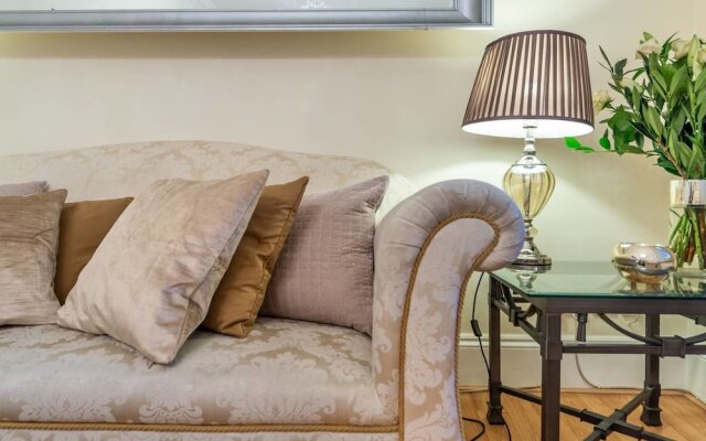 Luxury Private Apartment in Kensington