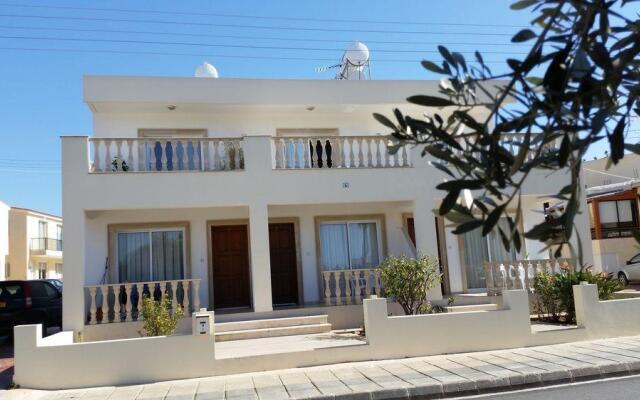 Pari Holiday Apartments