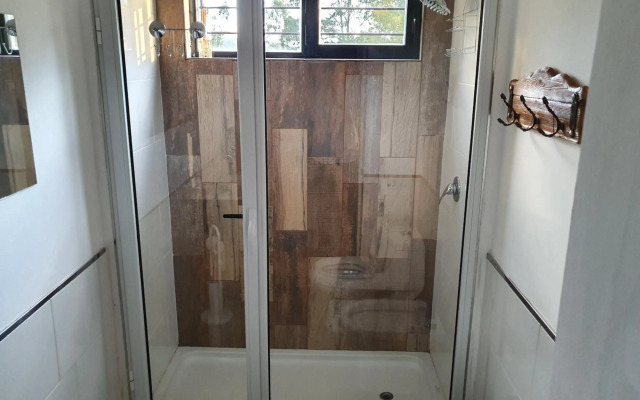 al pie de las sierras en villa del lago