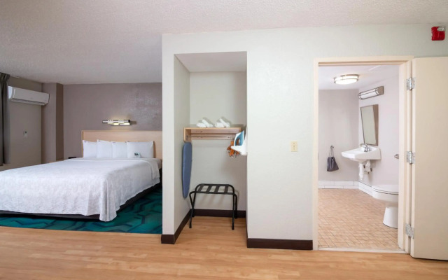 Red Roof Inn PLUS+ Miami Airport