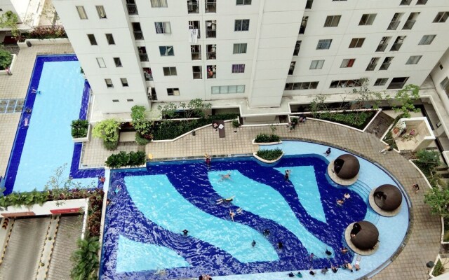 Pool View Bassura City Apartment