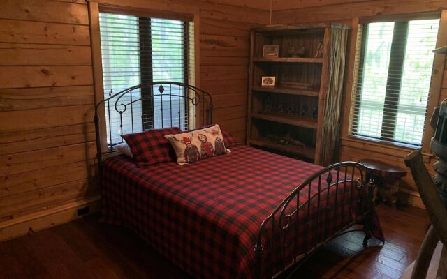 Alligator Alley Six Bedroom House