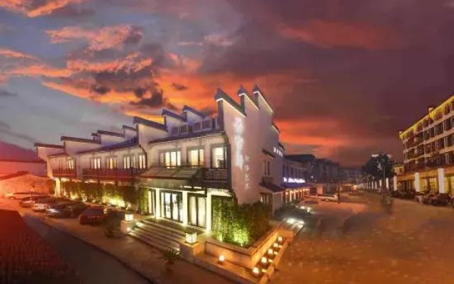 Zheyue Hotel (Shaoxing Lu Xun Hometown Cangqiao Straight Street)