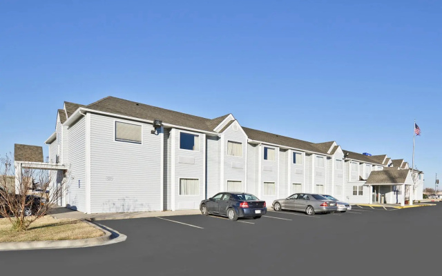 Americas Best Value Inn & Suites Ada