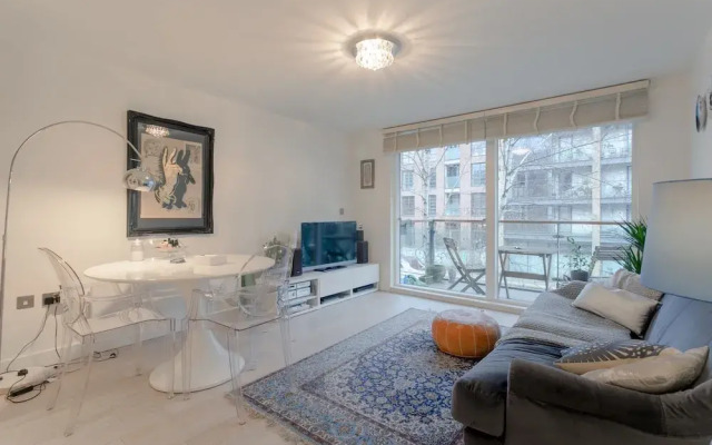 1 Bedroom Apartment With Balcony in Haggerston