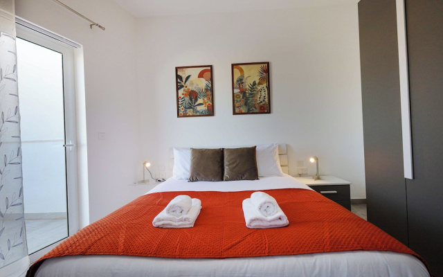 Corner Terrace 1BR Penthouse - Sea Views