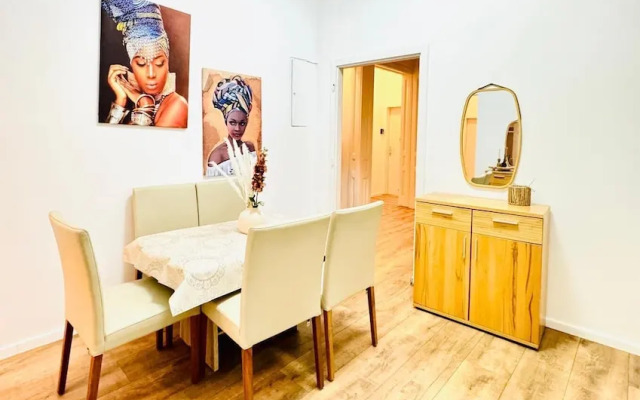 9BR Apt for 18P Walk to Augarten
