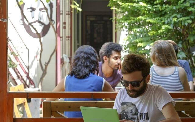 Hush Hostel Lounge
