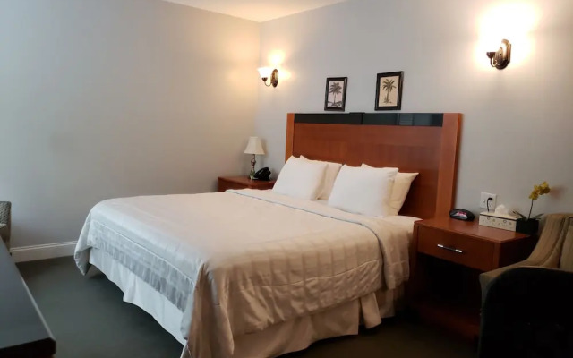 Crescent Suites Hotel