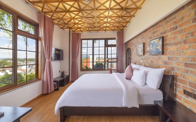 Brick House Dalat Hotel