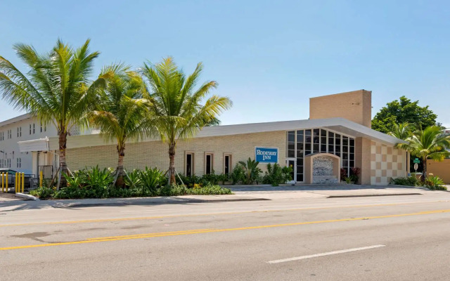 Downtown Hollywood Gardens Inn & Suites