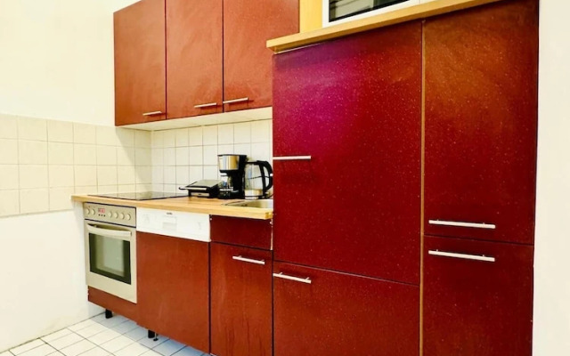 Bright 3BR Appt Steps from FAC Platz