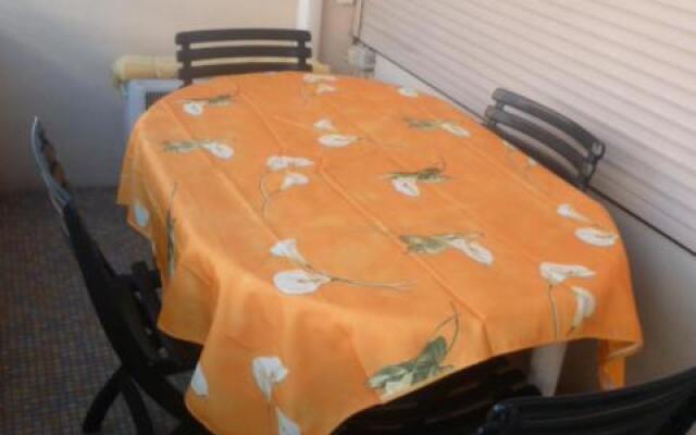 MODERNE 3 PIECES 30 m CROISETTE