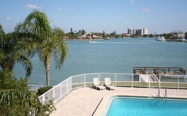 Palms of Treasure Island