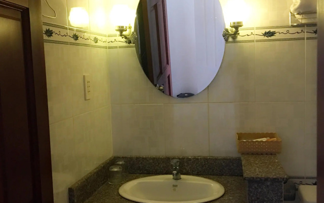 OYO 975 Trung Nam Hotel