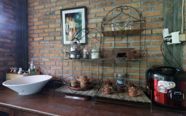 NILA HOUSE, Sharia Family Home Stay by ZUZU