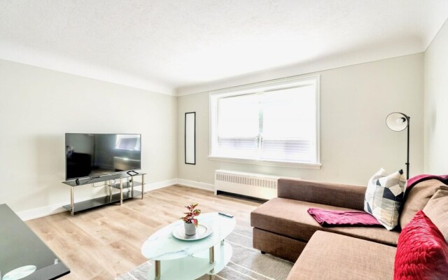 1BR Apt w King Bed Netflix - Close to Downtown