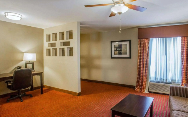 Quality Suites Nashville Airport