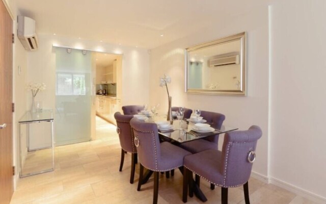 Modern 2 Bed Flat in the Heart of Kensington
