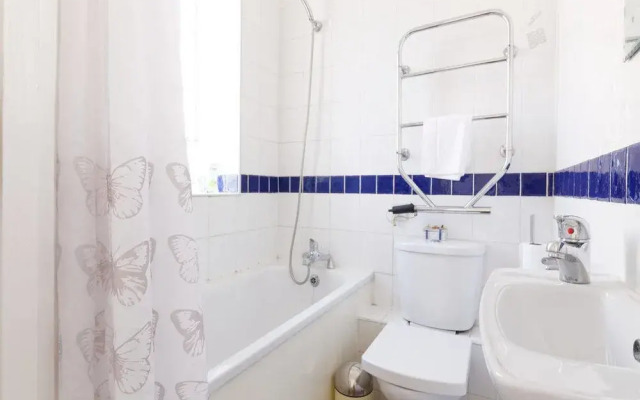 Sloane Avenue Apartment