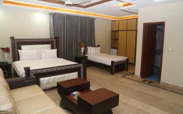 Pool & Park Hotel