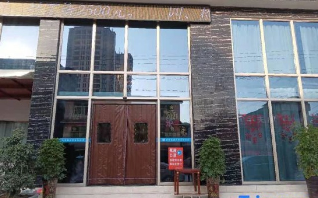 Overseas Chinese Ted Hotel – Exterior – Enshi Prefecture
