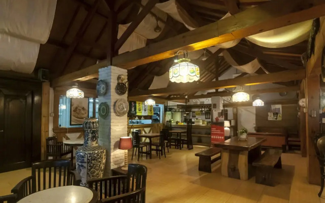 Roellie's Guest House by RedDoorz