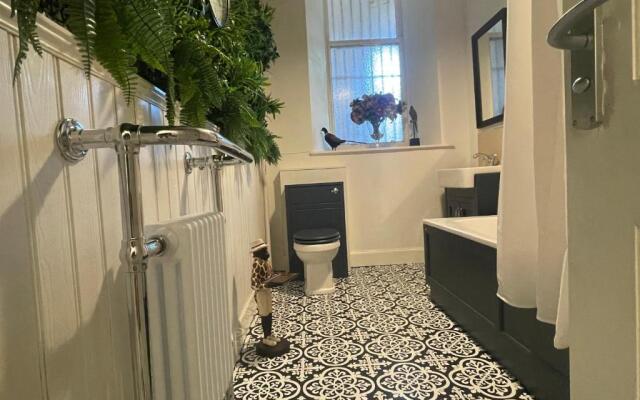 Central Apartment - Moderna