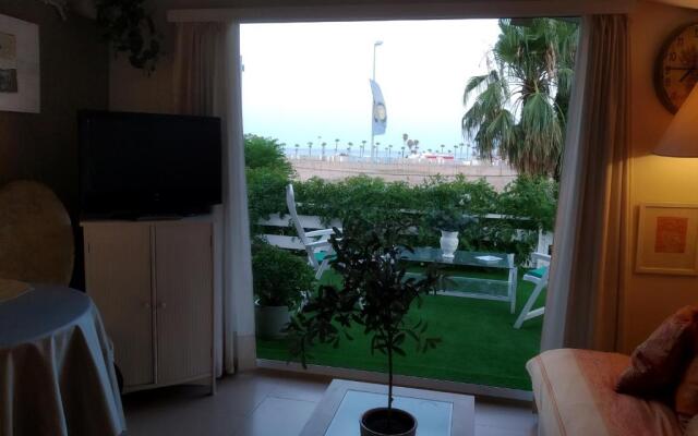 Apartamento con terraza y vistas al mar