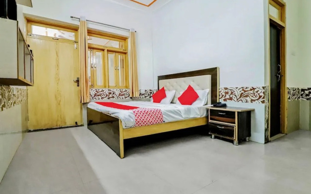 Shri Govind Dham by OYO Rooms