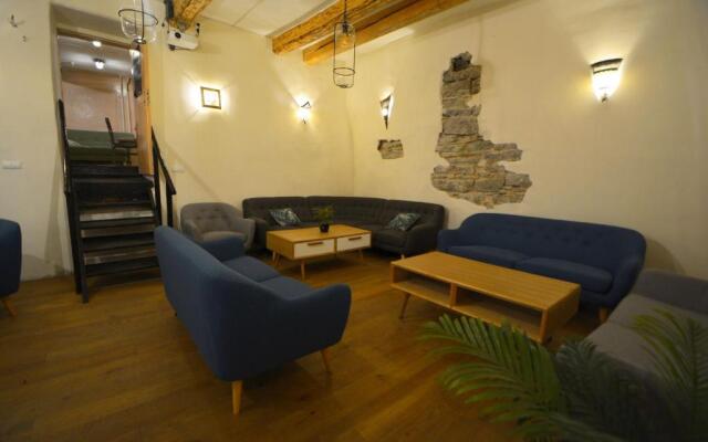 The Monks Bunk Hostel & Bar