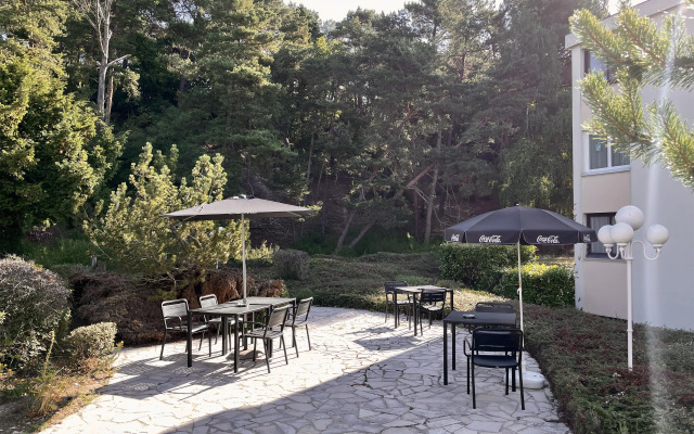 Hotel Kyriad Nemours