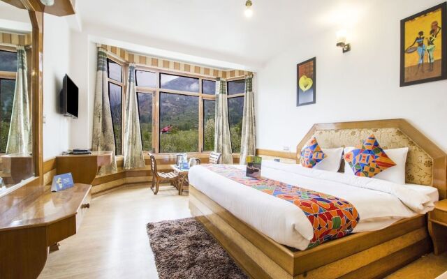 FabHotel Whispiring Wood