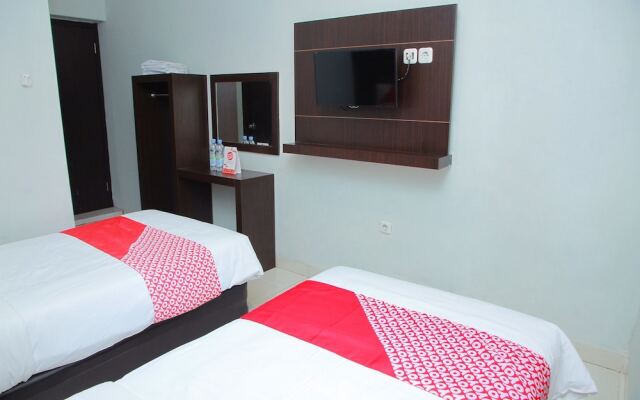 Grand Wisata Hotel by OYO Rooms
