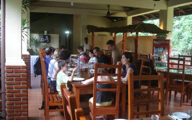 Hotel Athgira