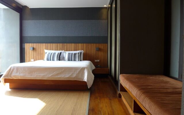LUXX Langsuan Hotel